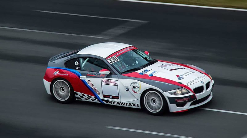 Fahrzeug fährt auf der Rennstrecke BMW Z4 M selber fahren