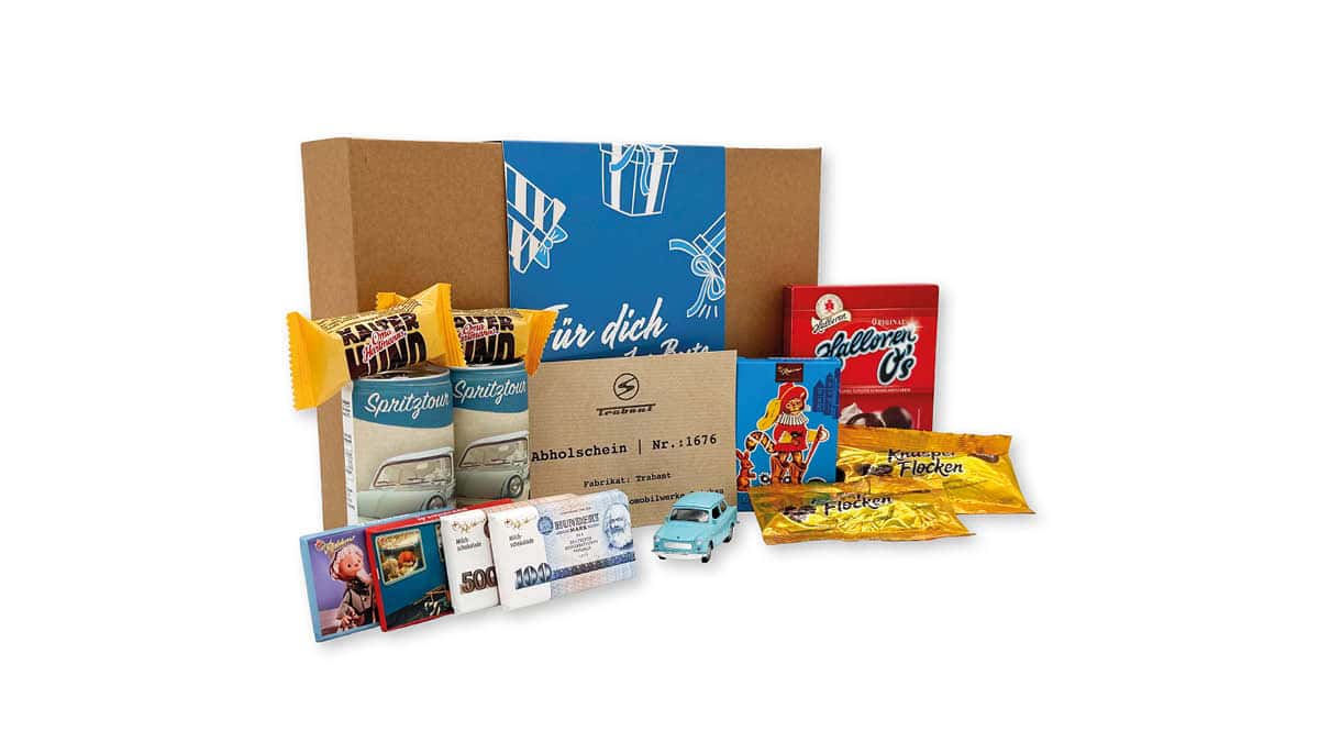 Geschenkbox der Erlebnisfabrik für DDR und Trabi Erlebnisse mit passenden Inhalten.