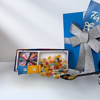 Ansicht der Geschenkbox Dinner in the Dark mit den passenden Inhalten.