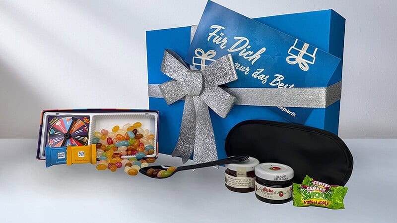 Ansicht der Geschenkbox Dinner in the Dark mit den passenden Inhalten.