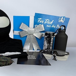 Ansicht mit den Inhalten der Panzer Geschenkbox der Erlebnisfabrik
