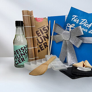 Ansicht der Geschenkbox mit passenden Bestandteilen für Sushi