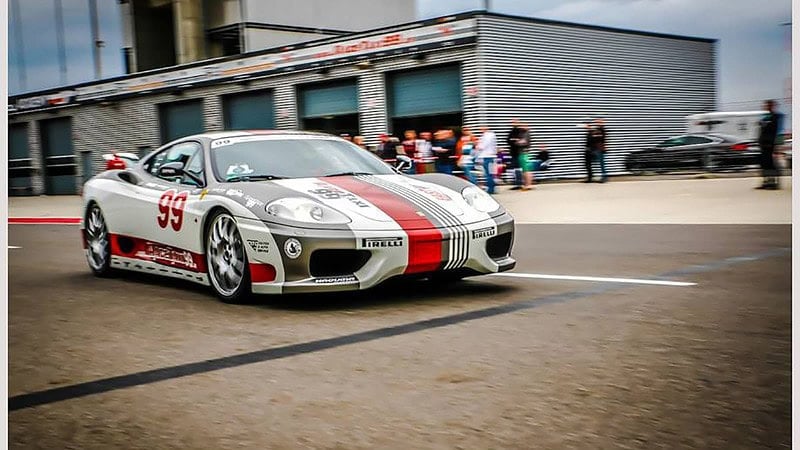 Ferrari 360 Stradale Cup startet aus der Boxengasse auf dem Lausitzring
