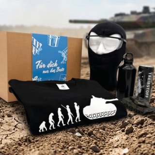 Panzer im Hintergrund der Panzer Geschenkbox der Erlebnisfabrik