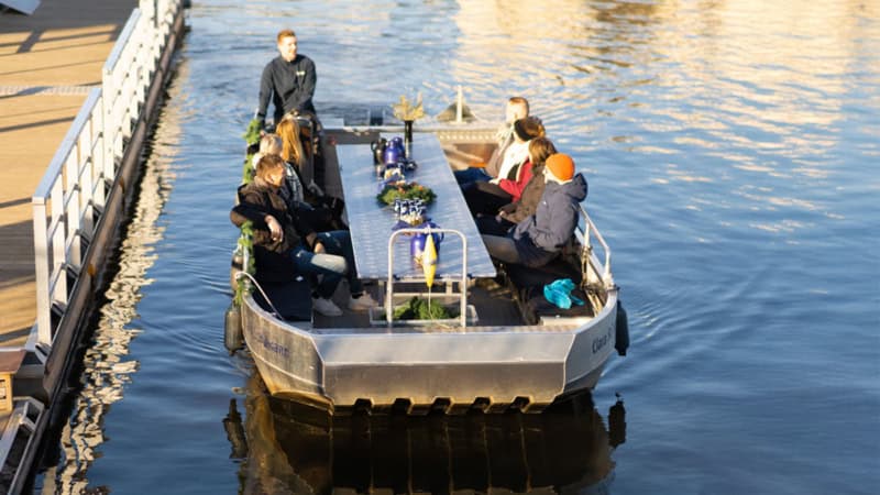 Motorboot mit Glühwein in Leipzig