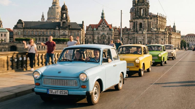 Trabis auf der Brücke in Dresden bei der Trabi Safari