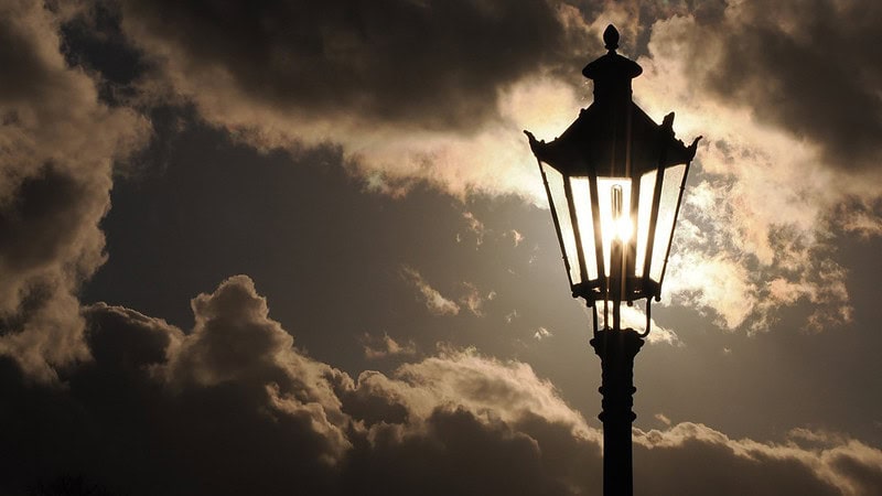 Laterne vor der Sonne