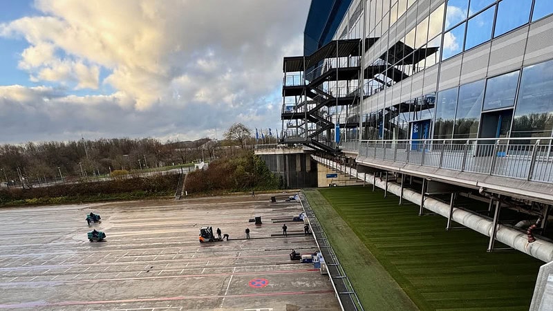Rasen des Schalke Stadions wird verschoben