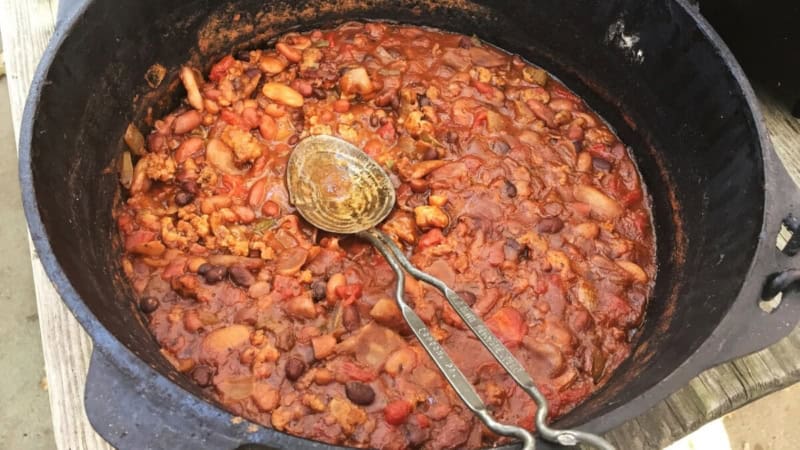 Baked Beans in einem Schüssel.
