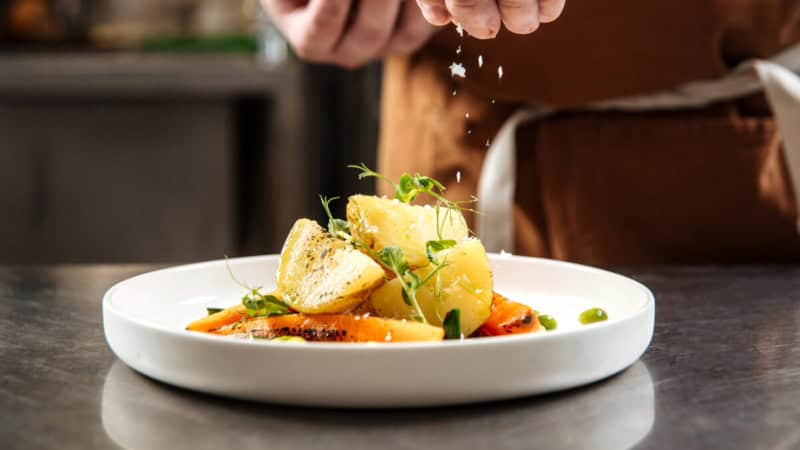Gourmet Gericht mit Parmesan.