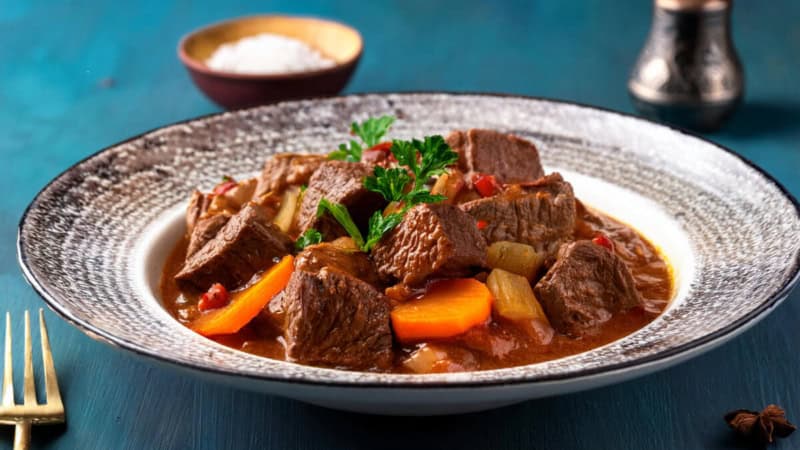 Griechische Speise Stifado Rinderschmortopf.