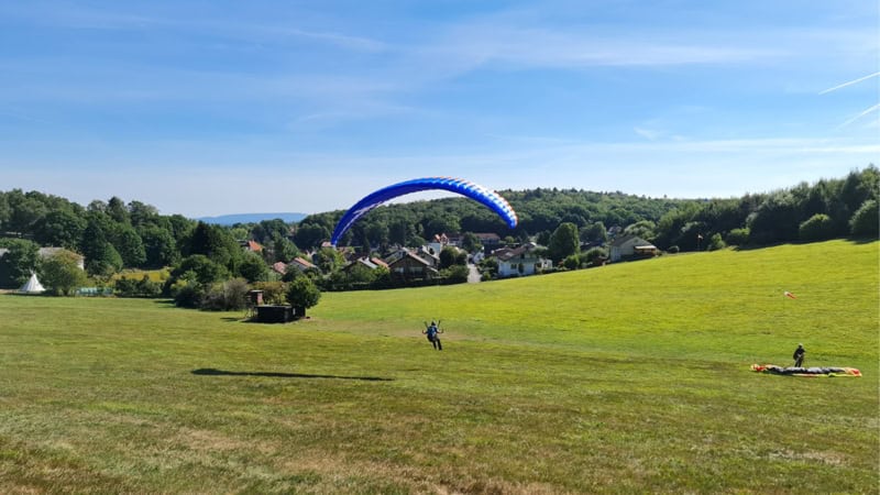 Gleitschirm-kurs: Gleischirmflieger starten