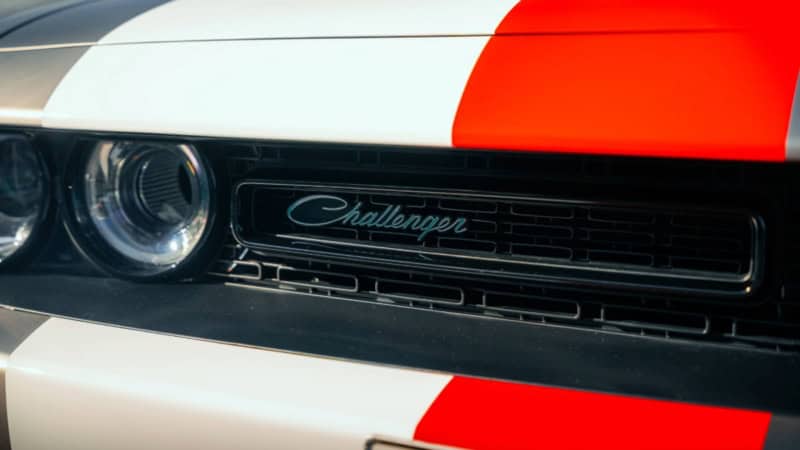 Detailansicht Dodge Challenger vom Kühlereinlass