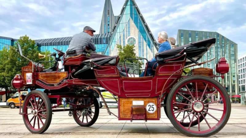 Bei einer Tour in der elektrischen Kutsche wird Wissenswertes über die Pauliner Kirche erzählt.
