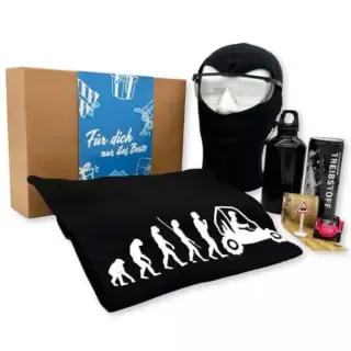 Geschenkbox der Erlebnisfabrik für Buggy Erlebnisse mit blauer Banderole und passenden Inhalten.