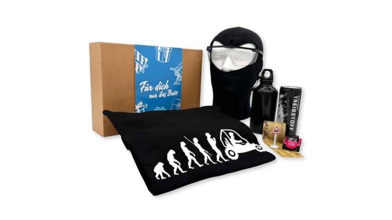 Geschenkbox der Erlebnisfabrik für Buggy Erlebnisse mit blauer Banderole und passenden Inhalten.