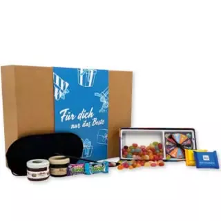 Geschenkbox der Erlebnisfabrik für Dinner in the Dark Erlebnisse mit passenden Inhalten und blauer Banderole.