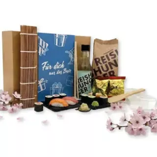 Geschenkbox der Erlebnisfabrik zu Sushi Erlebnissen mit blauer Banderole.