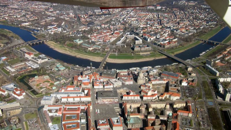 Ein Blick auf Dresden aus der Vogelperspektive bei einem Rundflug ab Großenhain.