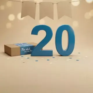 Große 20 Zahl mit Geschenkbox zum Geburtstag.
