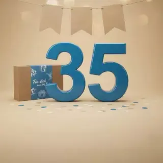 Große 35 Zahl mit Geschenkbox zum Geburtstag.