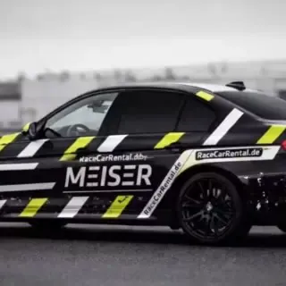 BMW F30 330i steht bereit für ein Erlebnis auf dem Nürburgring.