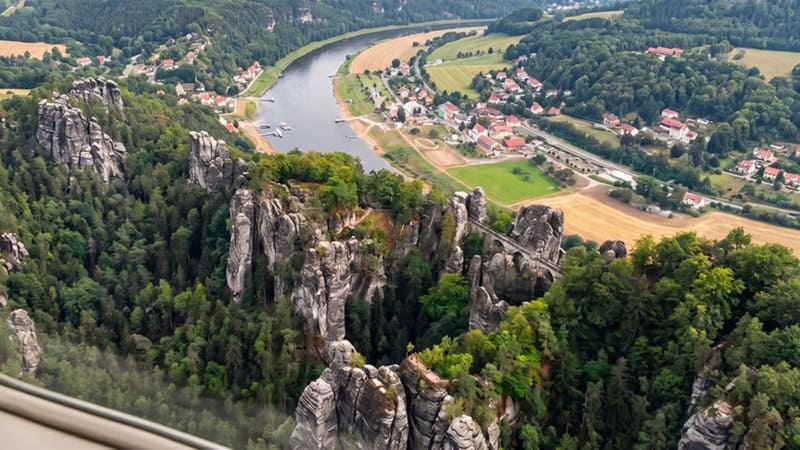 Basteibrücke aus einem Flugzeug heraus fotografiert