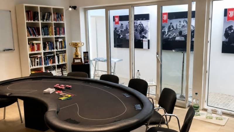 Seminiarraum von einem Pokerkurs für Anfänger und Fortgeschrittene.
